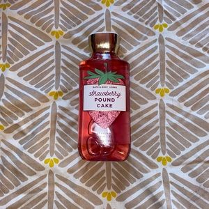 BATH & BODY WORKS Strawberry Pound Cake 10oz